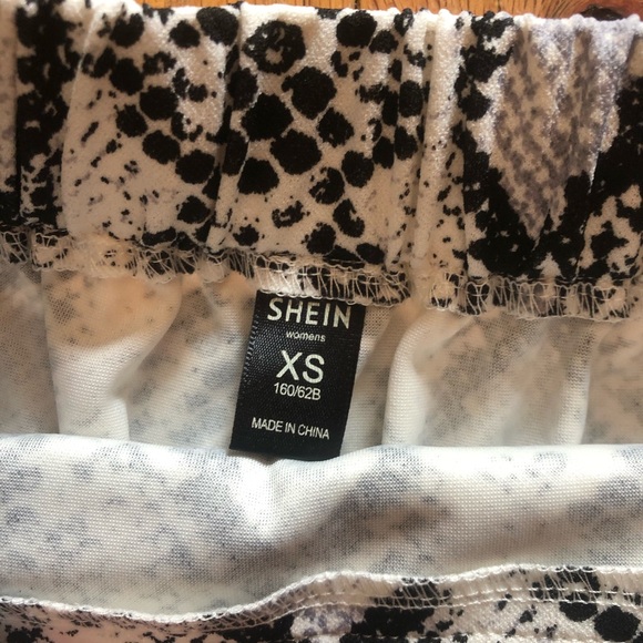 NWOT snakeskin print skirt - Picture 4 of 4
